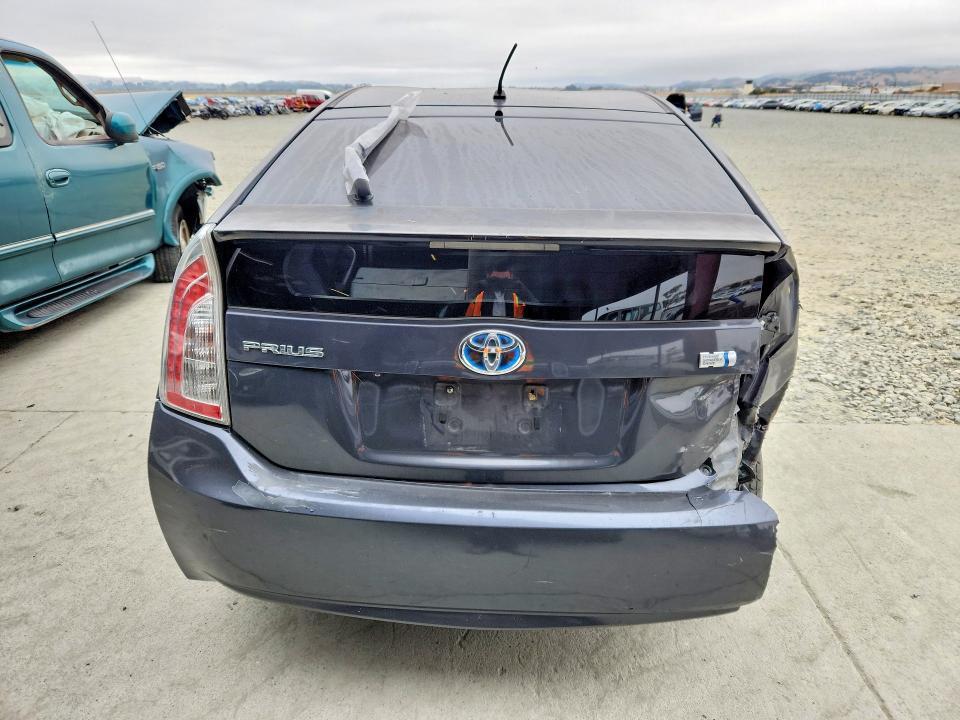 2015 TOYOTA PRIUS TWO — Фото 6 из 12