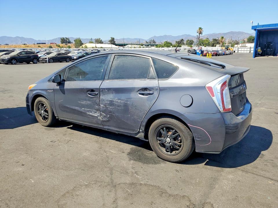 2015 TOYOTA PRIUS FOUR — Фото 2 из 13