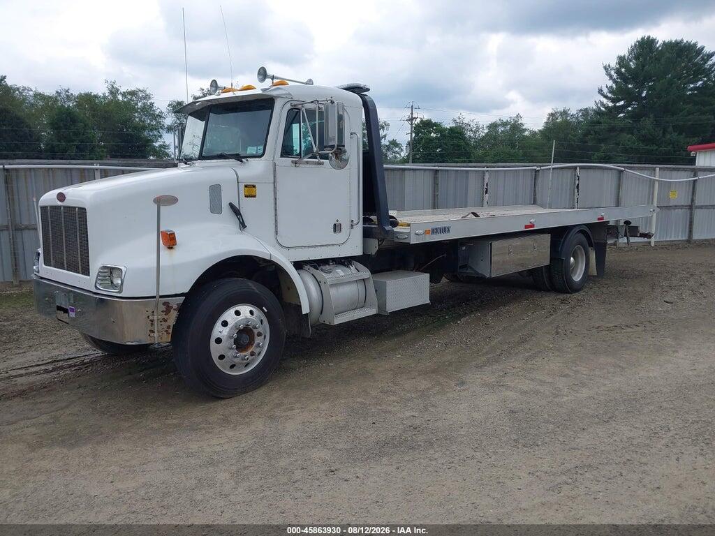 2NPNHD7X2YM522449 2000 PETERBILT 330 photo no. 2