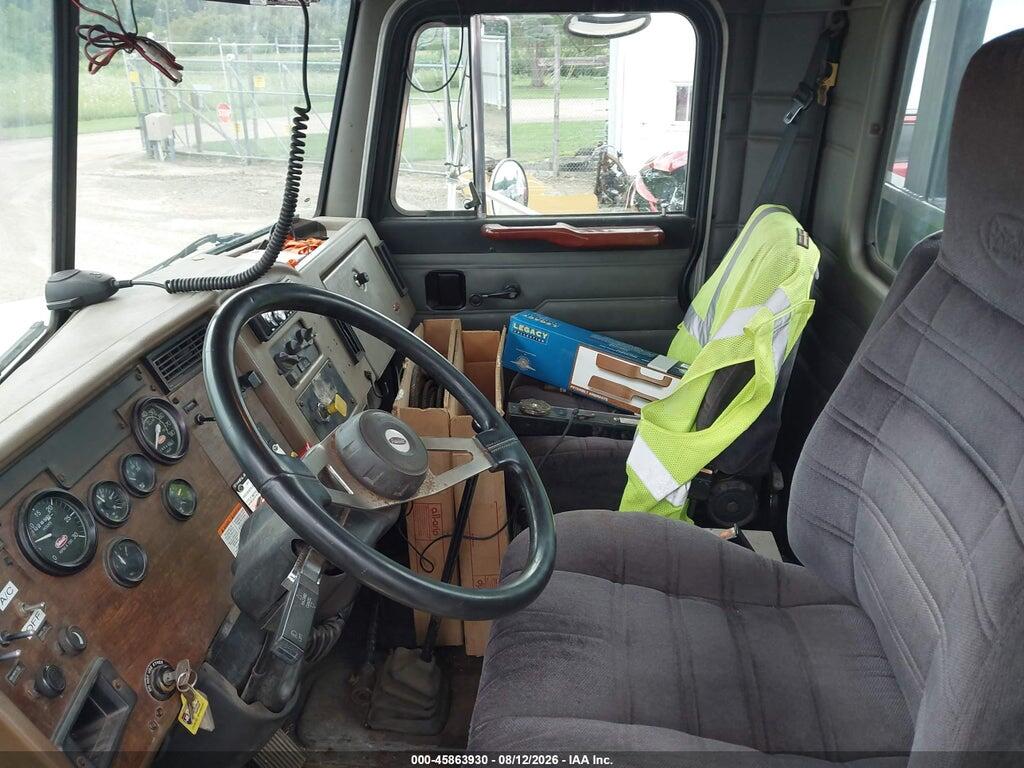 2NPNHD7X2YM522449 2000 PETERBILT 330 photo no. 6
