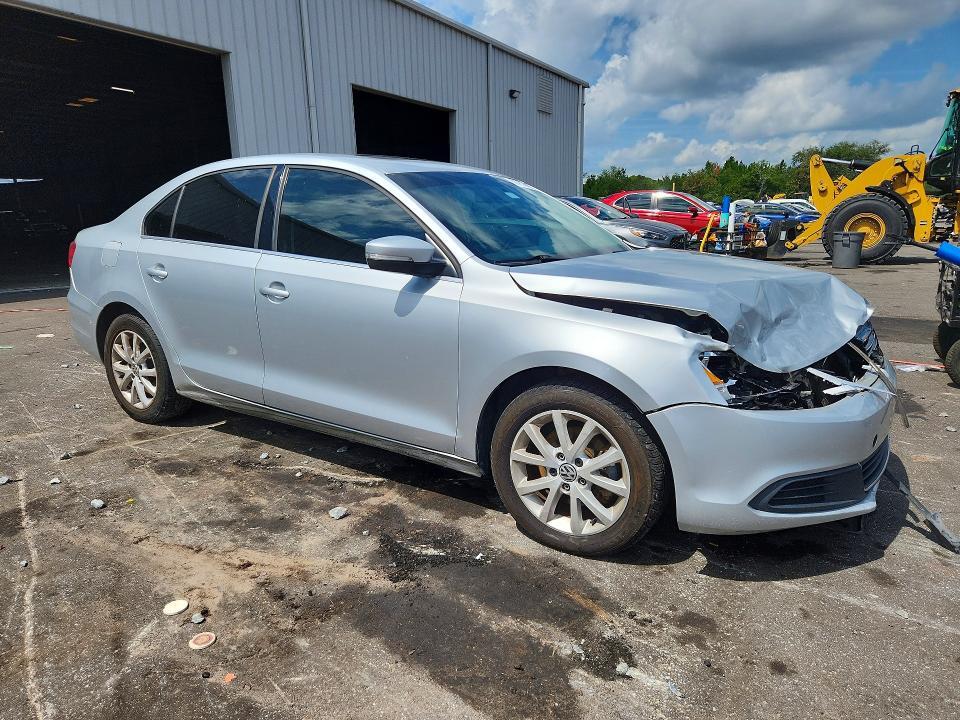 2013 VOLKSWAGEN JETTA SE — Фото 4 из 12