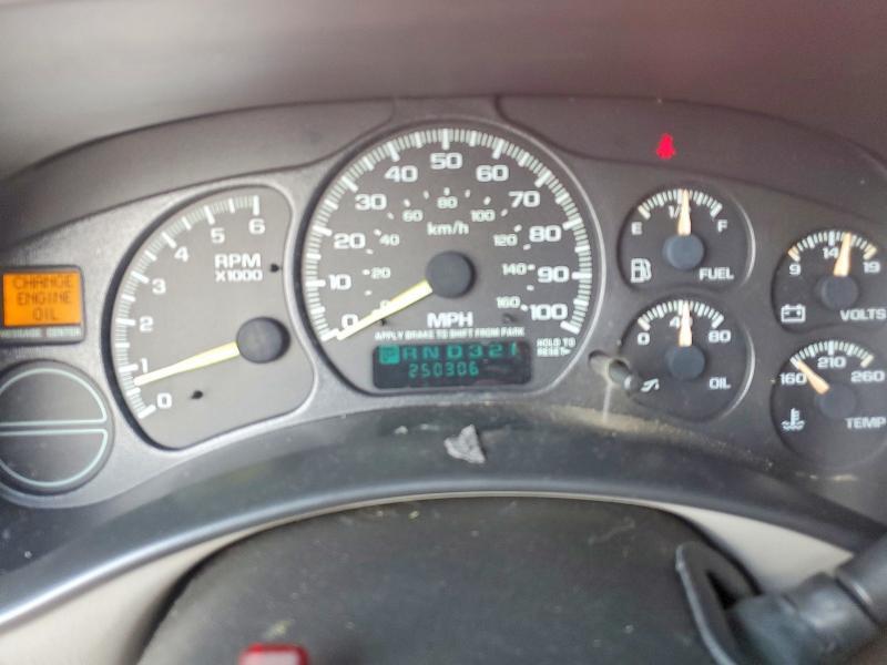 2000 CHEVROLET SILVERADO C1500 — Фото 9 из 12