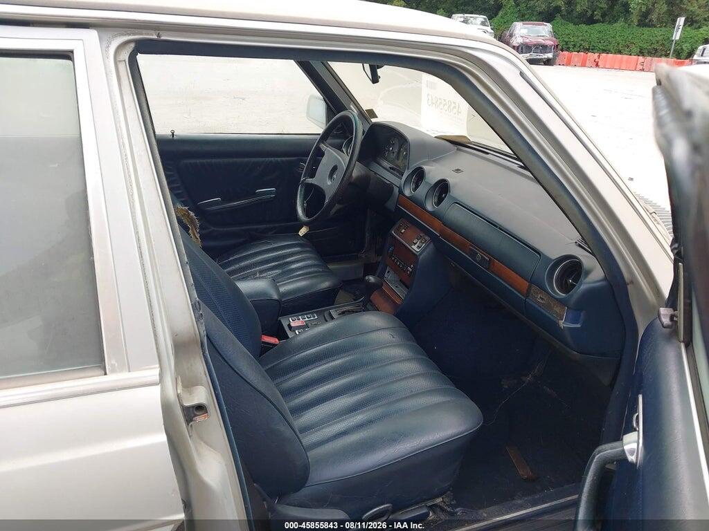 WDBAB30A9BB223572 1981 MERCEDES-BENZ 300 photo no. 5