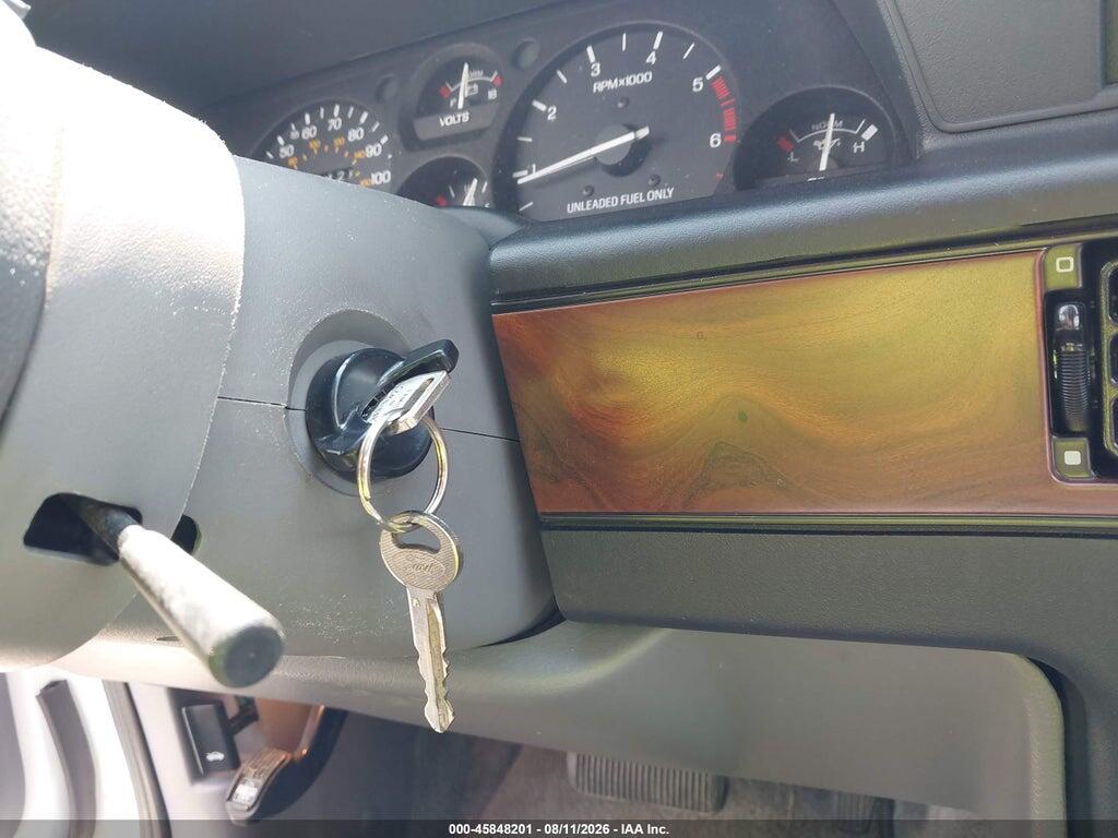 1FAPP62T9PH222106 1993 FORD THUNDERBIRD photo no. 11
