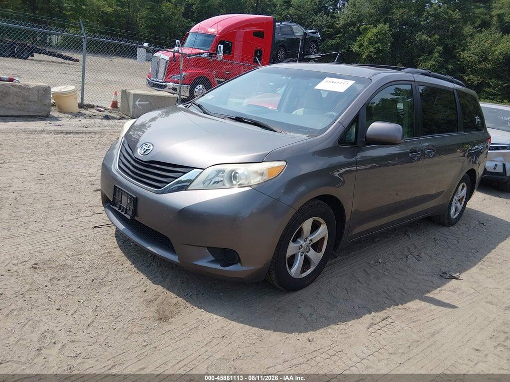 5TDKK3DC1BS042928 2011 TOYOTA SIENNA photo no. 2