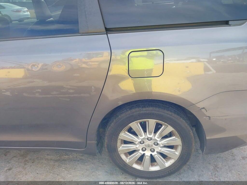 5TDDK3DC9BS010141 2011 TOYOTA SIENNA photo no. 6
