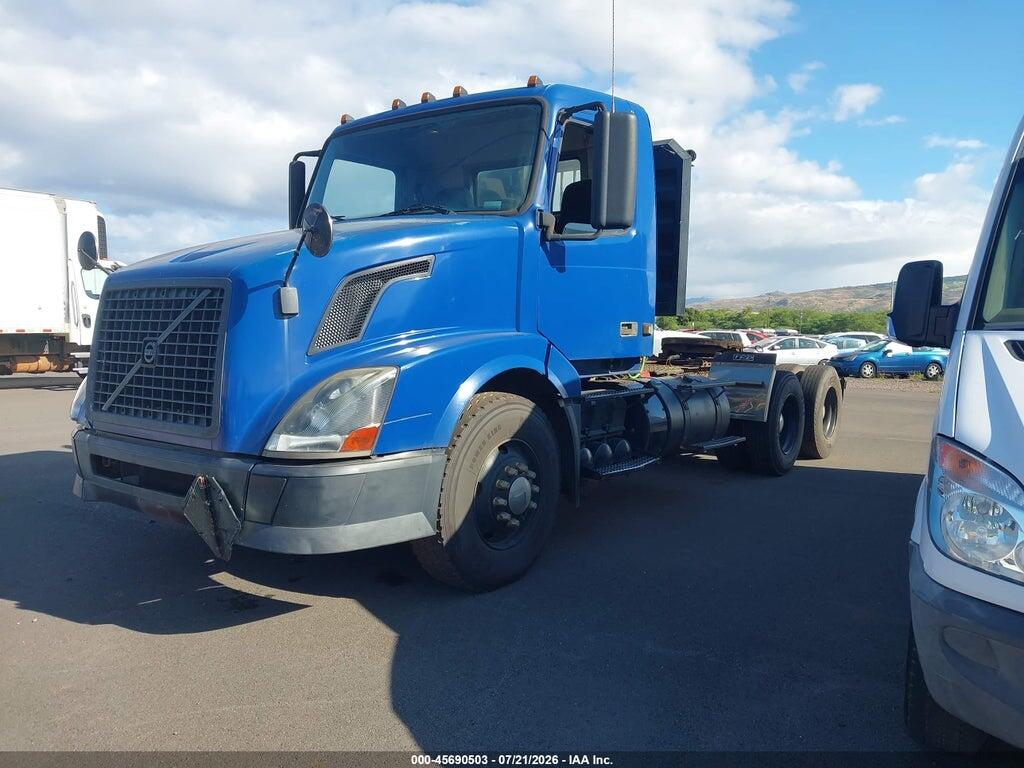 4V4NC9TH7CN548138 2012 VOLVO VN photo no. 2