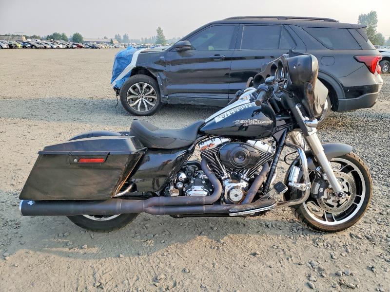 2011 HARLEY-DAVIDSON FLHX 1HD1KBM15BB636190