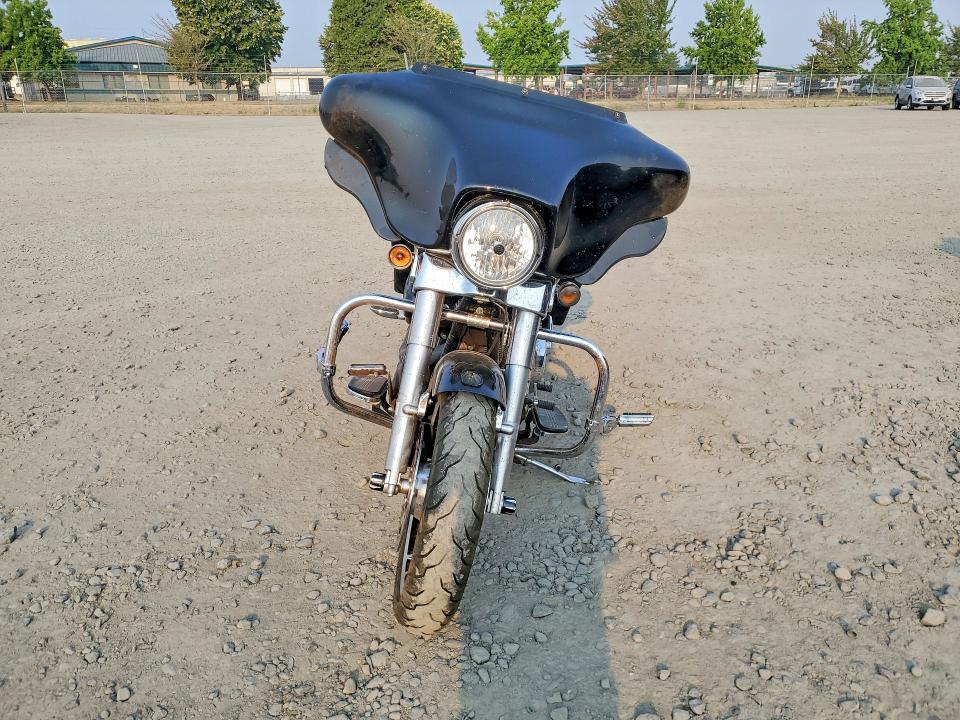 1HD1KBM15BB636190 2011 HARLEY-DAVIDSON FLHX photo no. 2