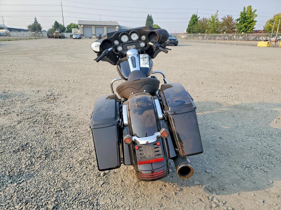 1HD1KBM15BB636190 2011 HARLEY-DAVIDSON FLHX photo no. 4