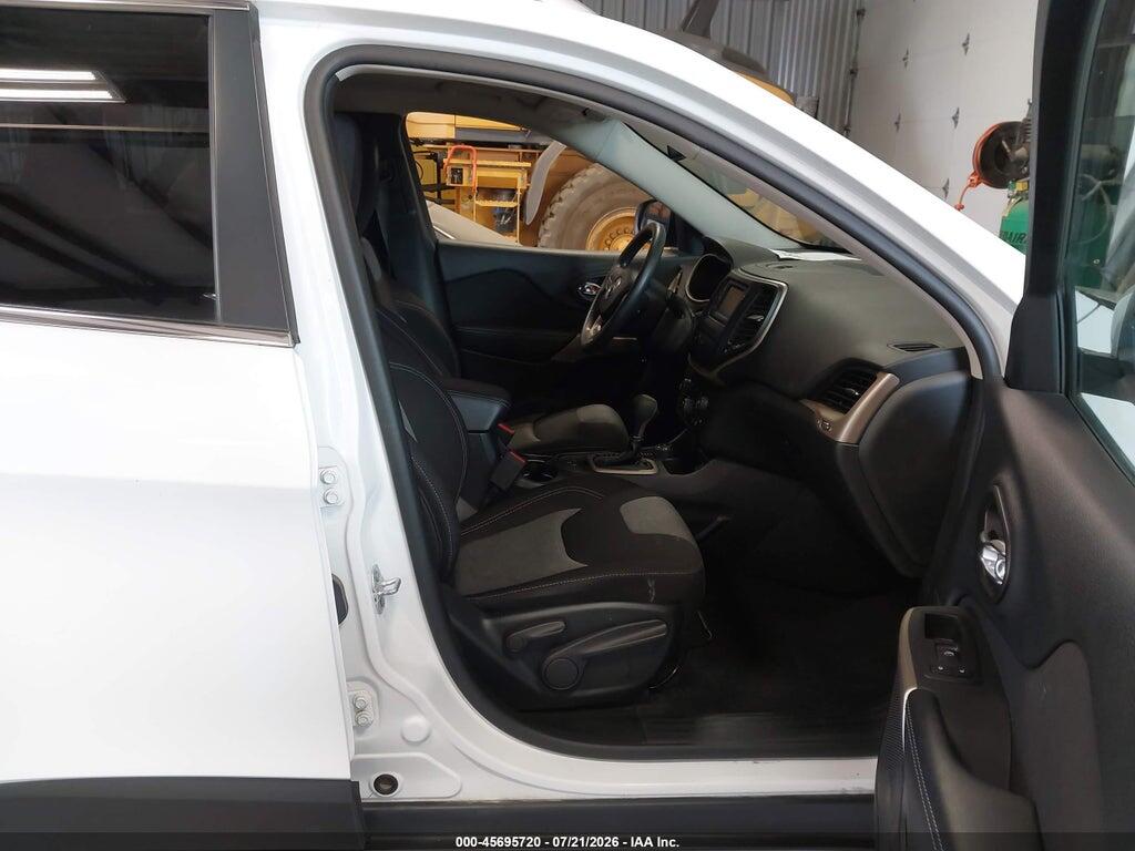 1C4PJMCB8JD528508 2018 JEEP CHEROKEE photo no. 5
