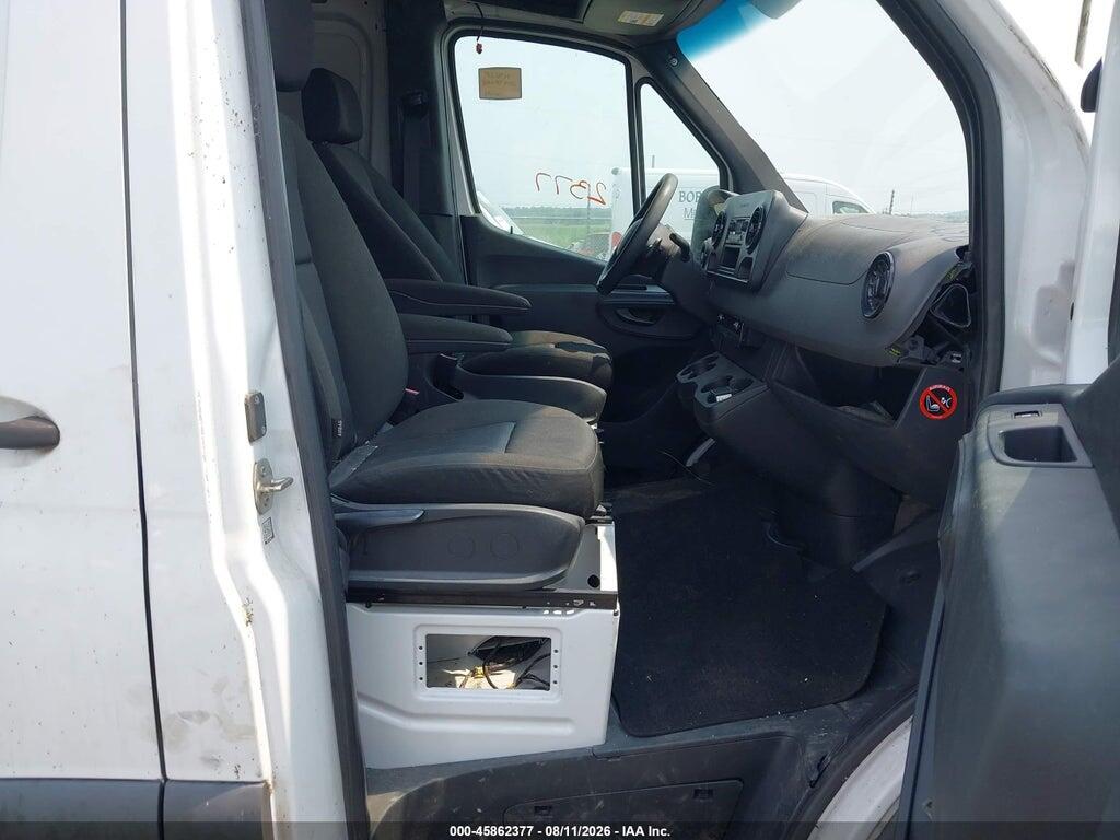 WDRPF1CD4KP160393 2019 FREIGHTLINER SPRINTER 2500 photo no. 5
