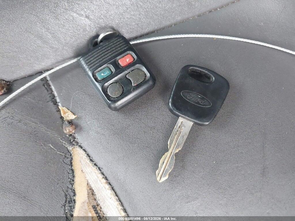 1FMCU04181KC20394 2001 FORD ESCAPE photo no. 11