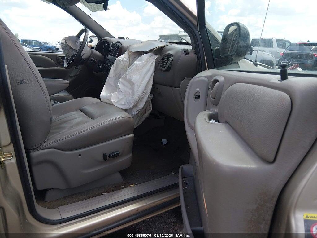 2C8GP54L43R304324 2003 CHRYSLER TOWN & COUNTRY photo no. 5