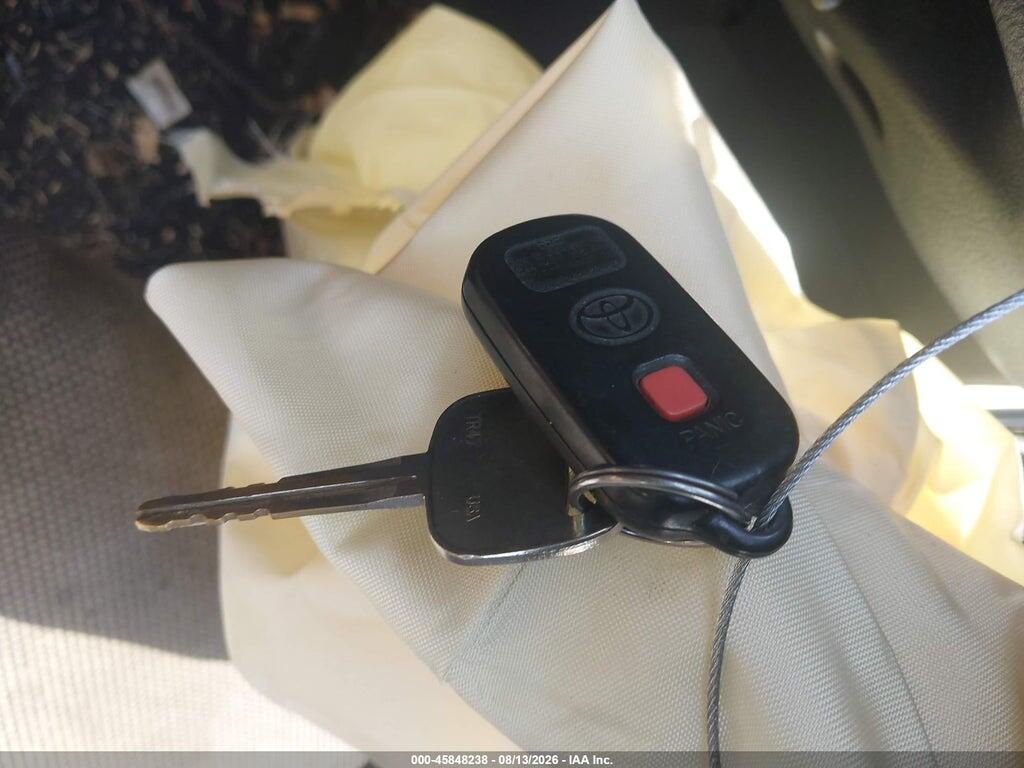 2T1KR32E74C214410 2004 TOYOTA MATRIX photo no. 11