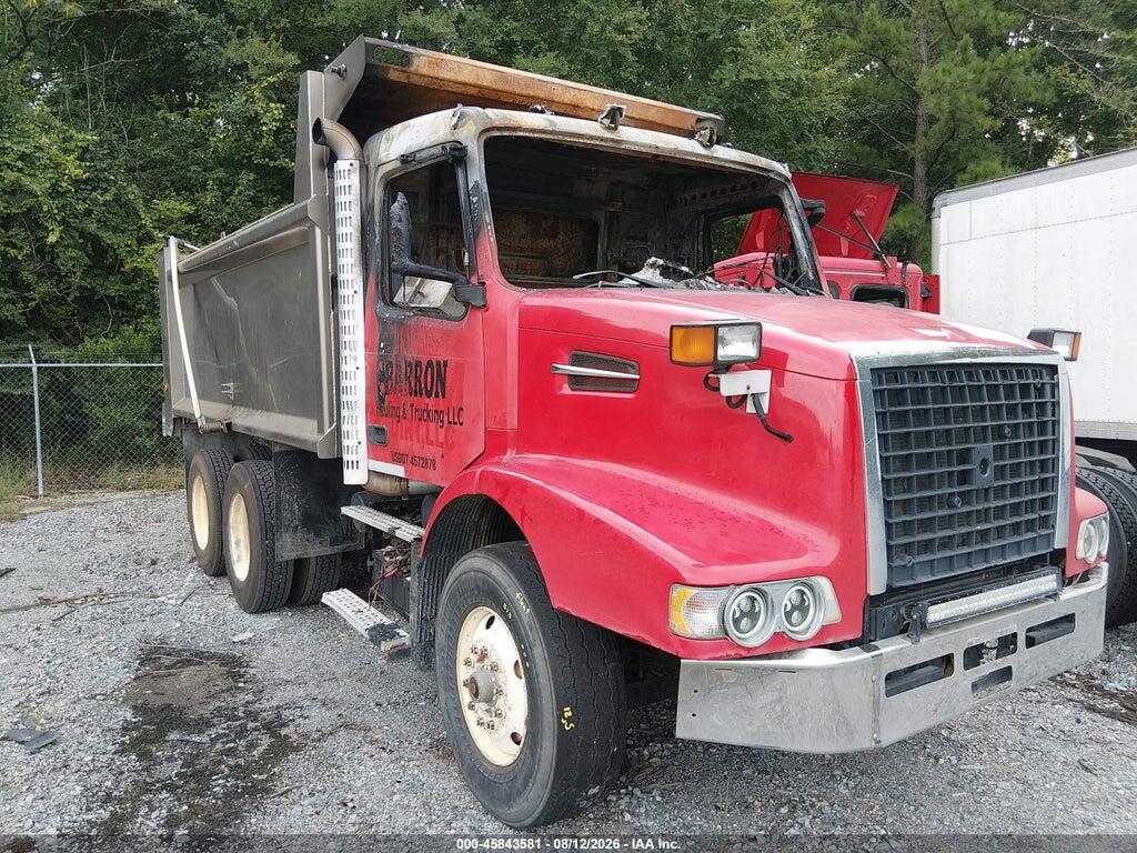 2004 VOLVO VHD 4V5KC9GG74N367526