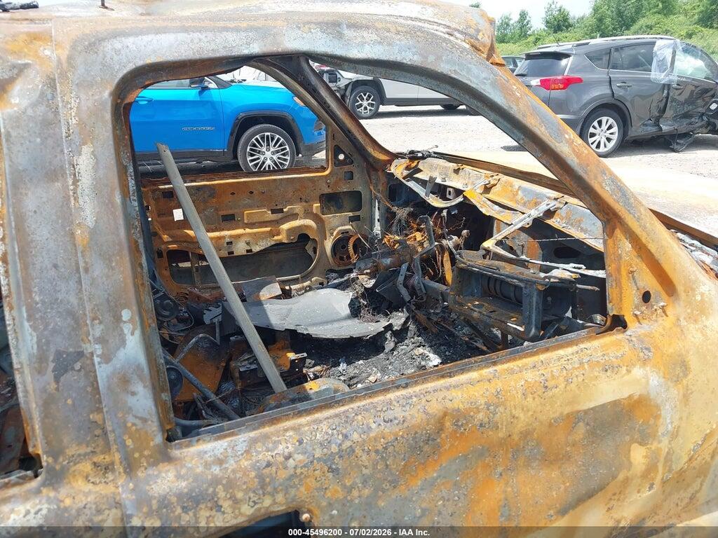 1GNFK16TX4J241275 2004 CHEVROLET SUBURBAN 1500 photo no. 5