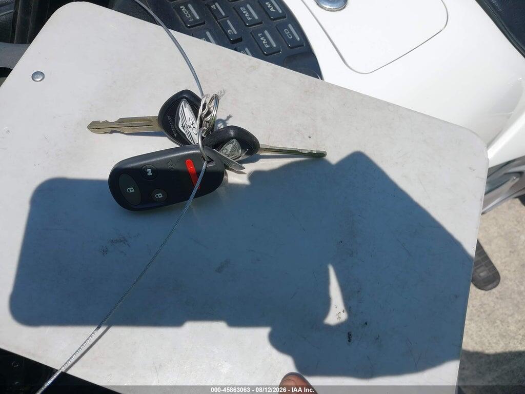 1HFSC47005A400032 2005 HONDA GL1800 photo no. 11