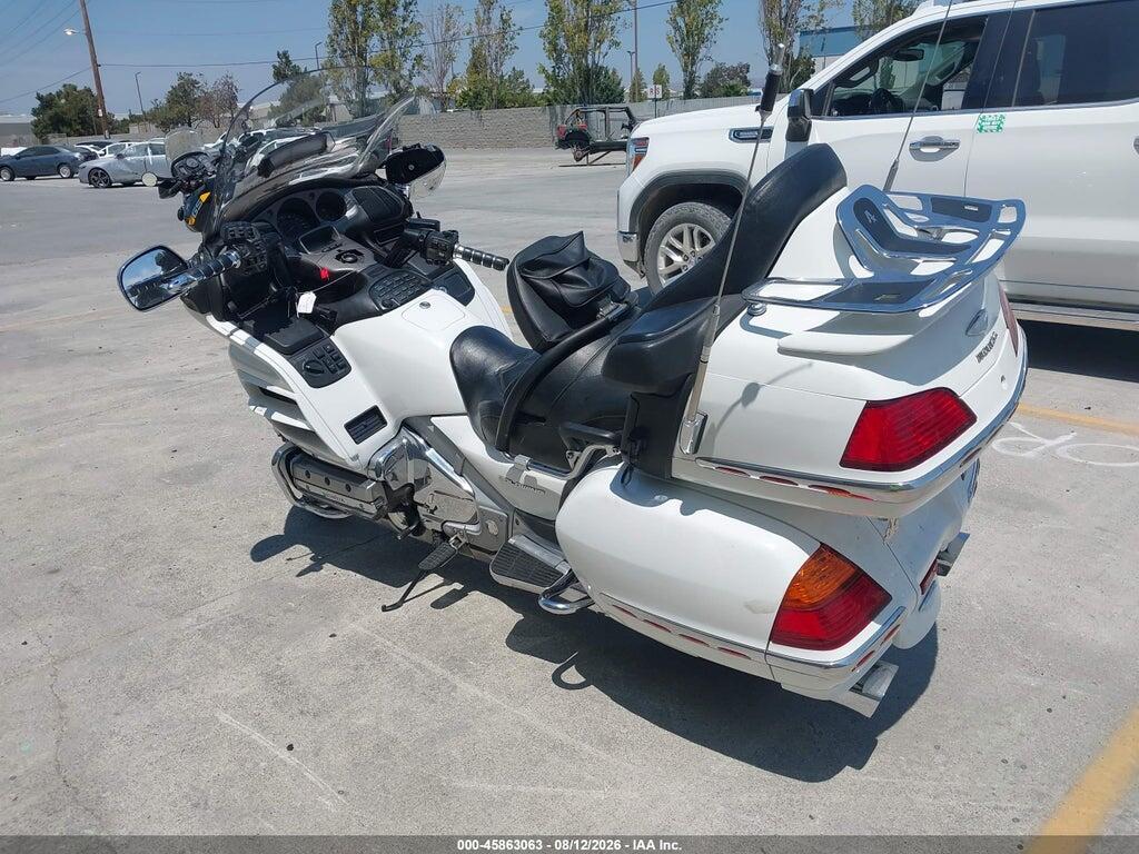 1HFSC47005A400032 2005 HONDA GL1800 photo no. 3