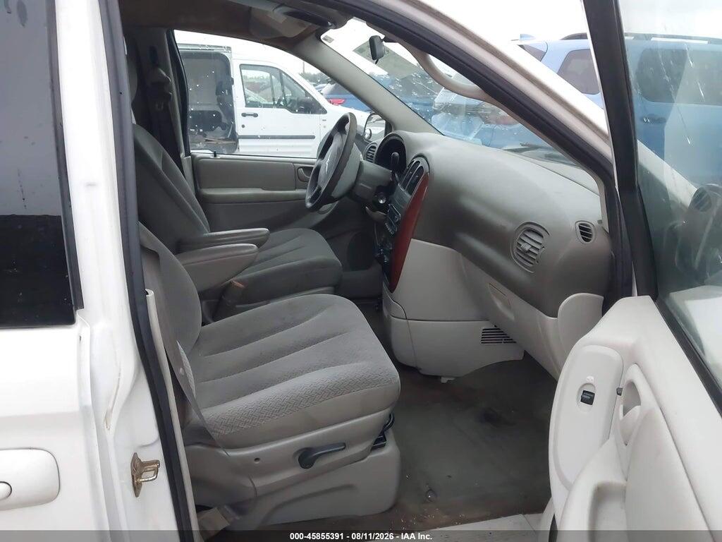 2C4GP44RX5R519189 2005 CHRYSLER TOWN & COUNTRY photo no. 5