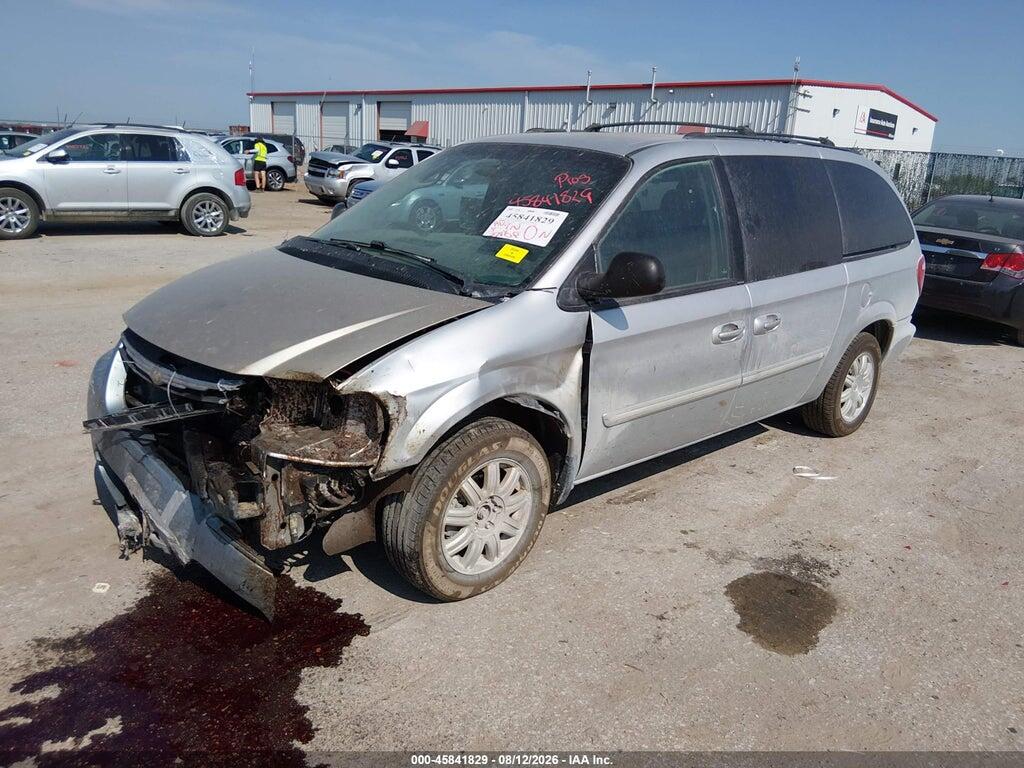 2C4GP54L65R481848 2005 CHRYSLER TOWN & COUNTRY photo no. 2