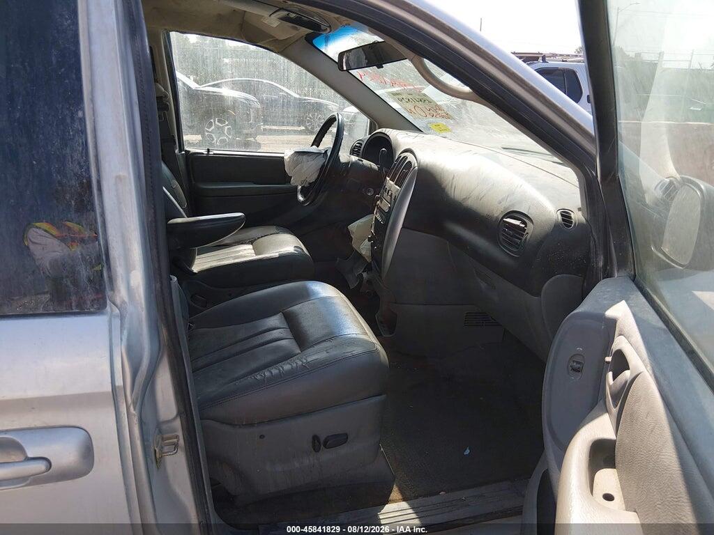 2C4GP54L65R481848 2005 CHRYSLER TOWN & COUNTRY photo no. 5
