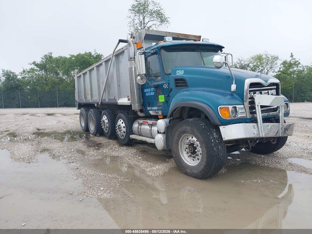 2005 MACK 700 1M2AG10C35M015796