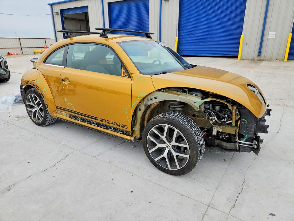 2016 VOLKSWAGEN BEETLE DUNE — Фото 4 из 13