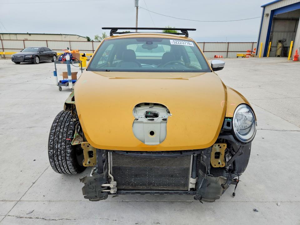 2016 VOLKSWAGEN BEETLE DUNE — Фото 5 из 13