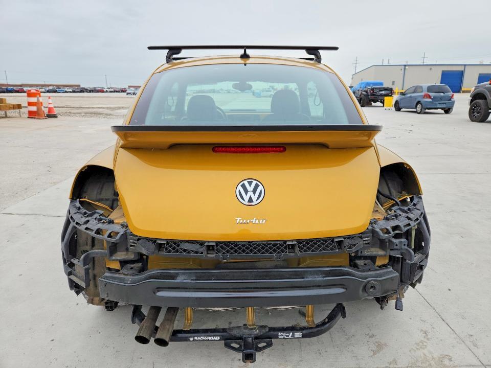 2016 VOLKSWAGEN BEETLE DUNE — Фото 6 из 13