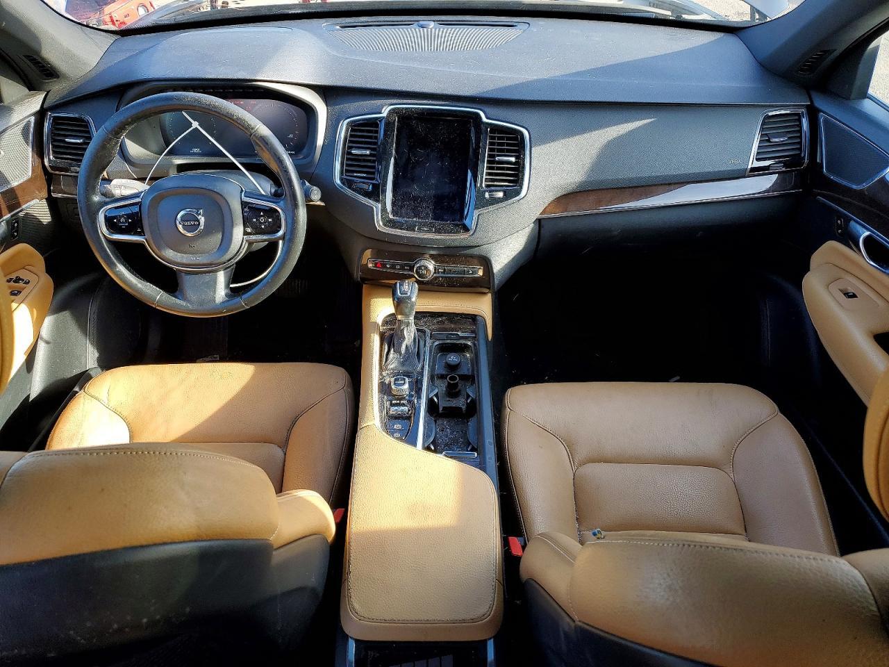 2016 VOLVO XC90 T6 — Фото 8 из 13