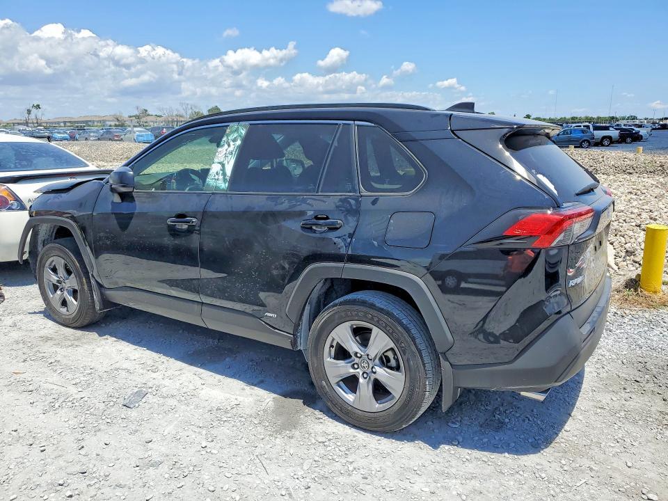 2025 TOYOTA RAV4 LE — Фото 2 из 14