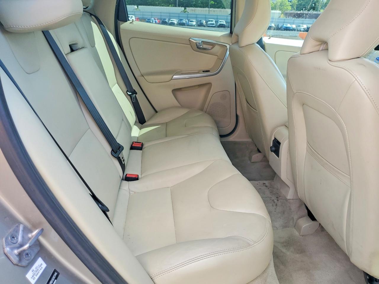 2016 VOLVO XC60 T5 PREMIER — Фото 10 из 12