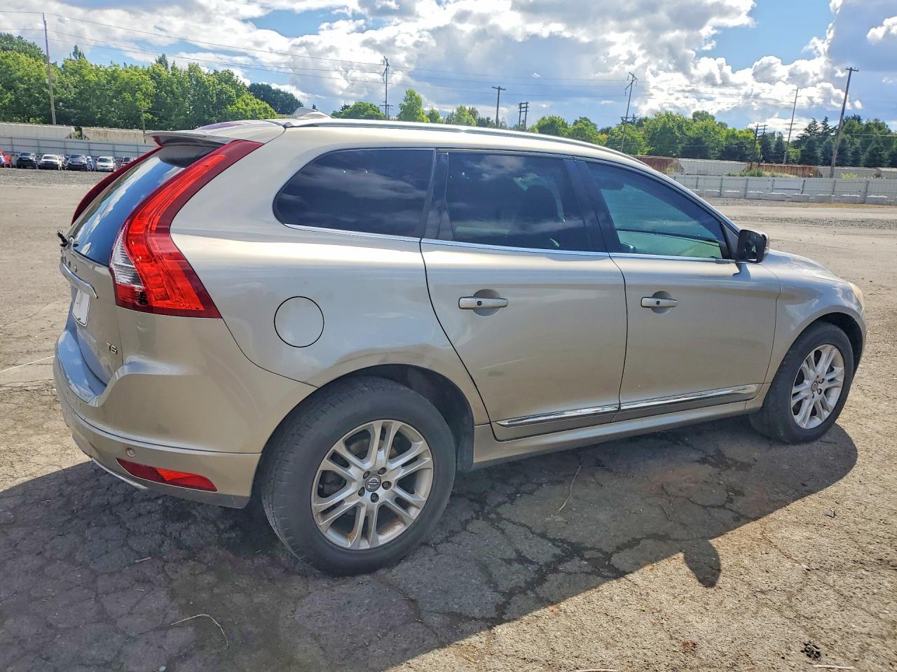 2016 VOLVO XC60 T5 PREMIER — Фото 3 из 12