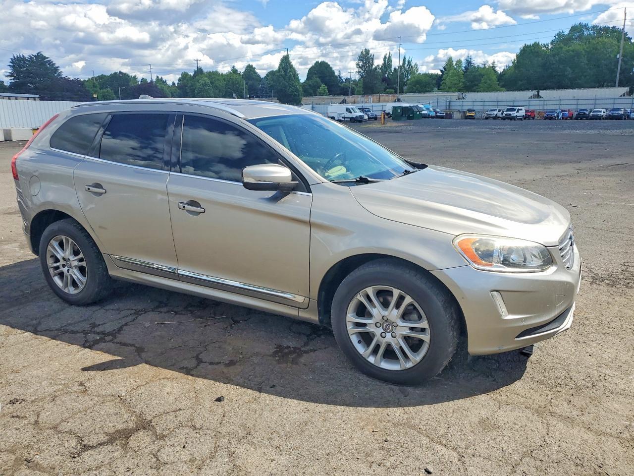 2016 VOLVO XC60 T5 PREMIER — Фото 4 из 12