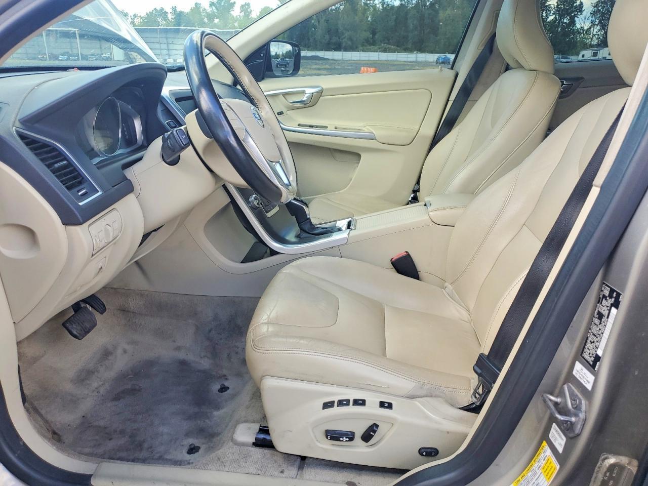 2016 VOLVO XC60 T5 PREMIER — Фото 7 из 12