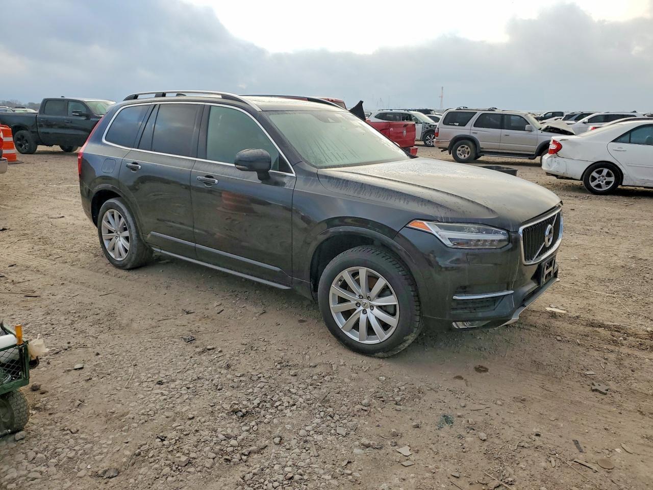 2016 VOLVO XC90 T6 MOMENTUM — Фото 4 из 12
