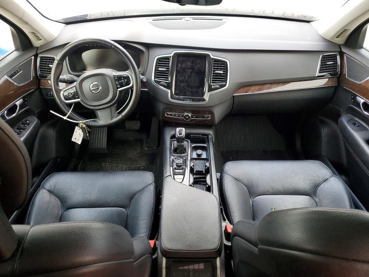 2016 VOLVO XC90 T6 MOMENTUM — Фото 8 из 12