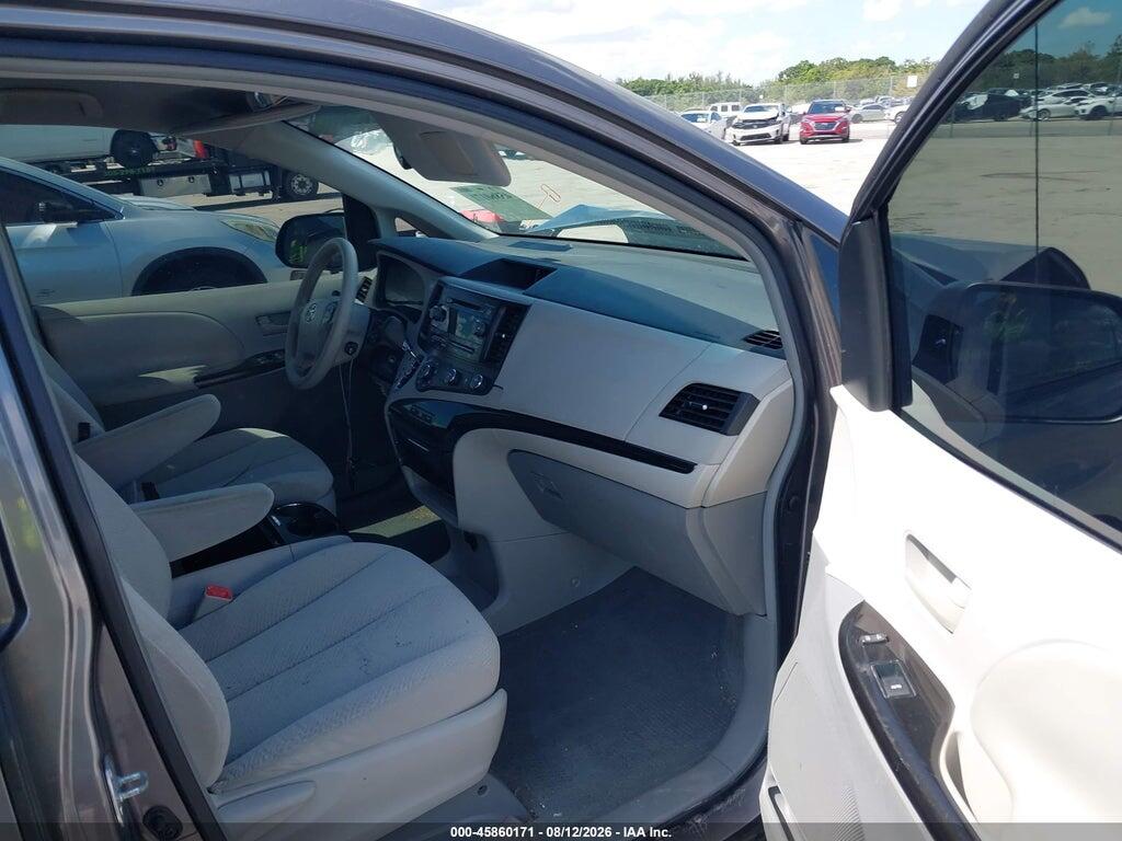5TDKK3DCXBS118484 2011 TOYOTA SIENNA photo no. 5