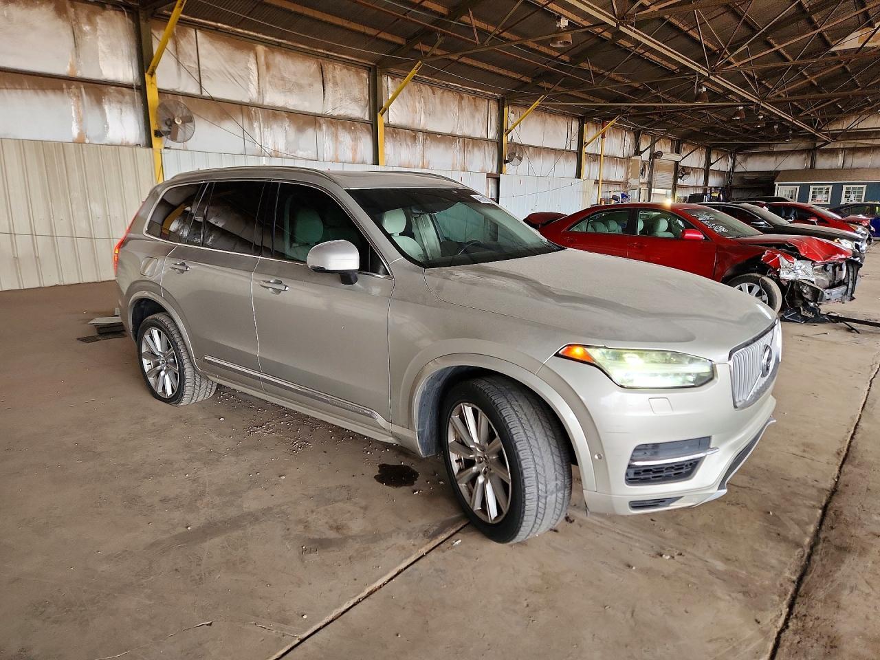 2016 VOLVO XC90 T8 — Фото 4 из 13