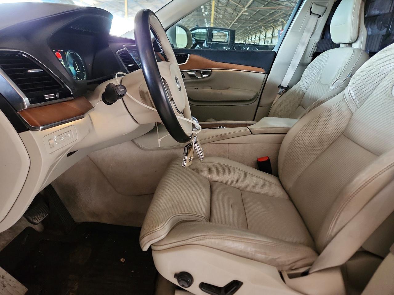 2016 VOLVO XC90 T8 — Фото 7 из 13