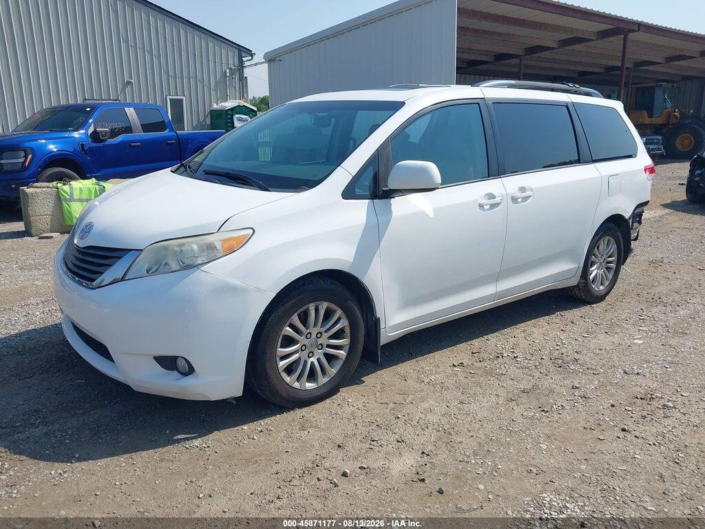 5TDYK3DC9DS389050 2013 TOYOTA SIENNA photo no. 2