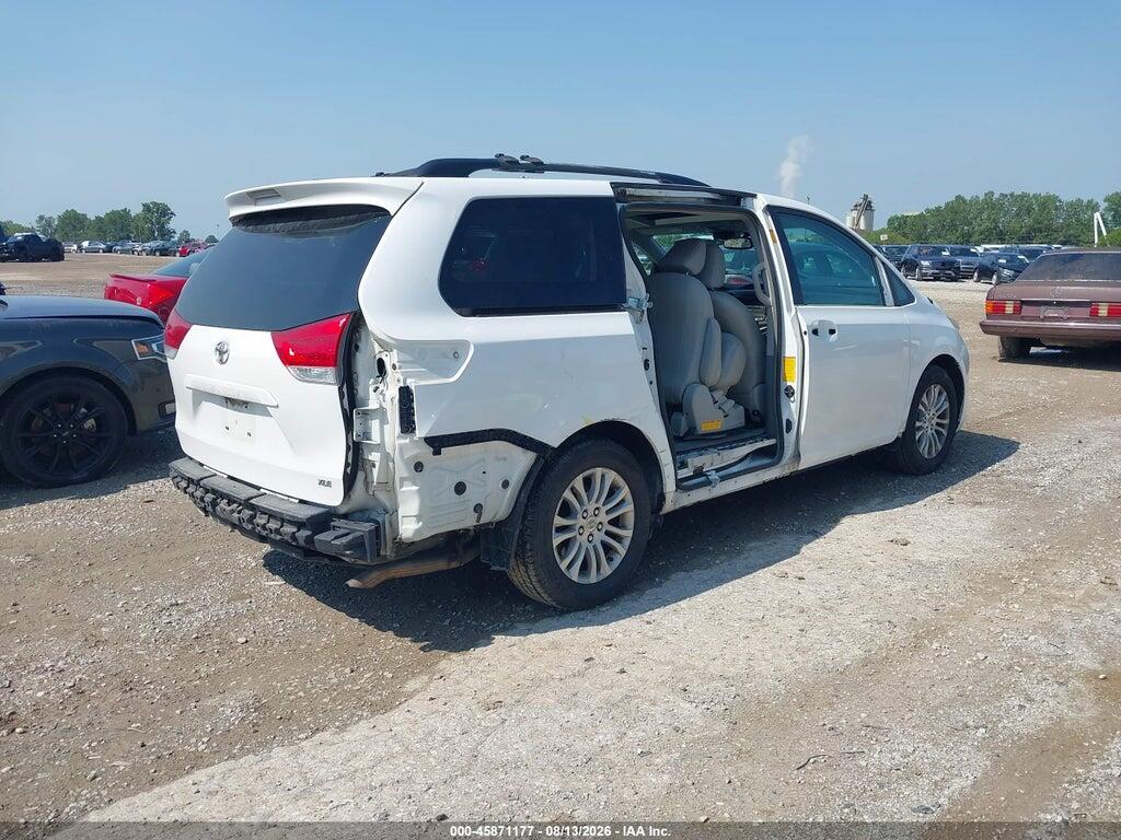 5TDYK3DC9DS389050 2013 TOYOTA SIENNA photo no. 4