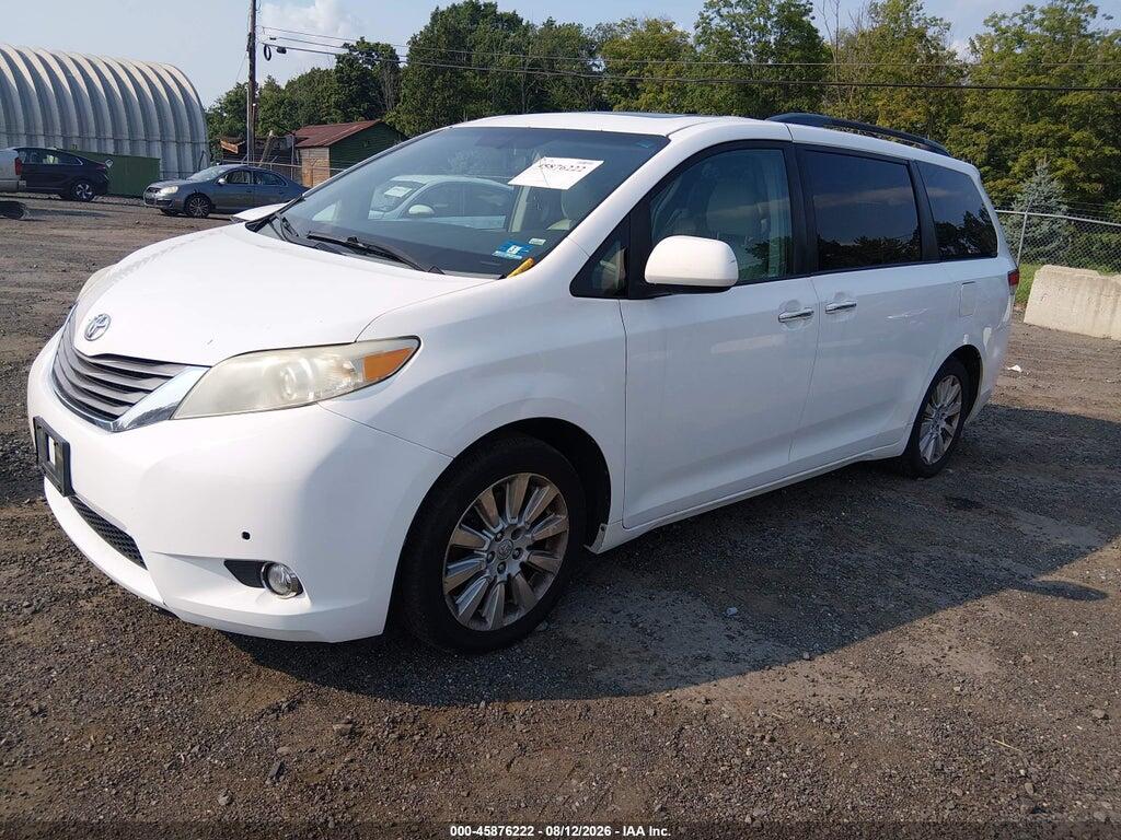 5TDDK3DCXES077951 2014 TOYOTA SIENNA photo no. 2