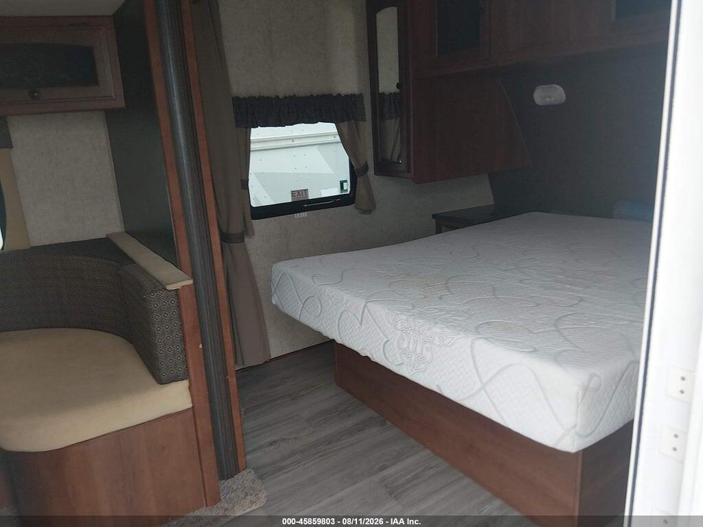 5SFNB2623EE271209 2014 HEARTLAND RV NORTH TRAIL CALIBER 21FBS TRAVEL TRAILER photo no. 5