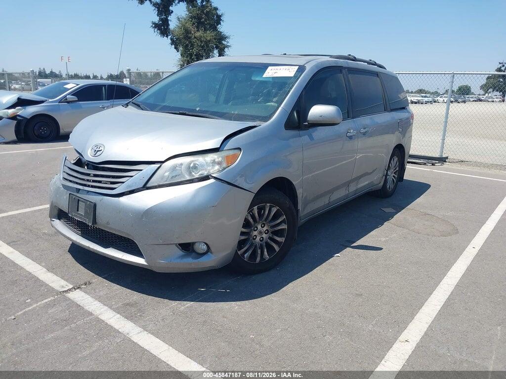 5TDYK3DC7ES458397 2014 TOYOTA SIENNA photo no. 2