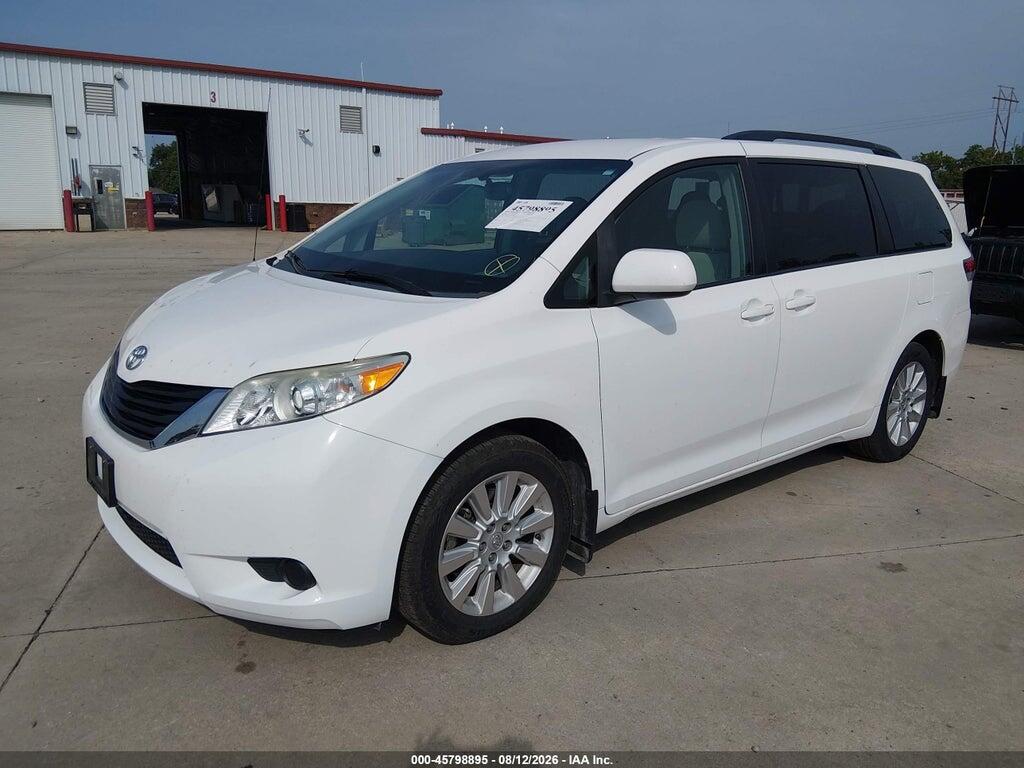 5TDJK3DC5ES084437 2014 TOYOTA SIENNA photo no. 2