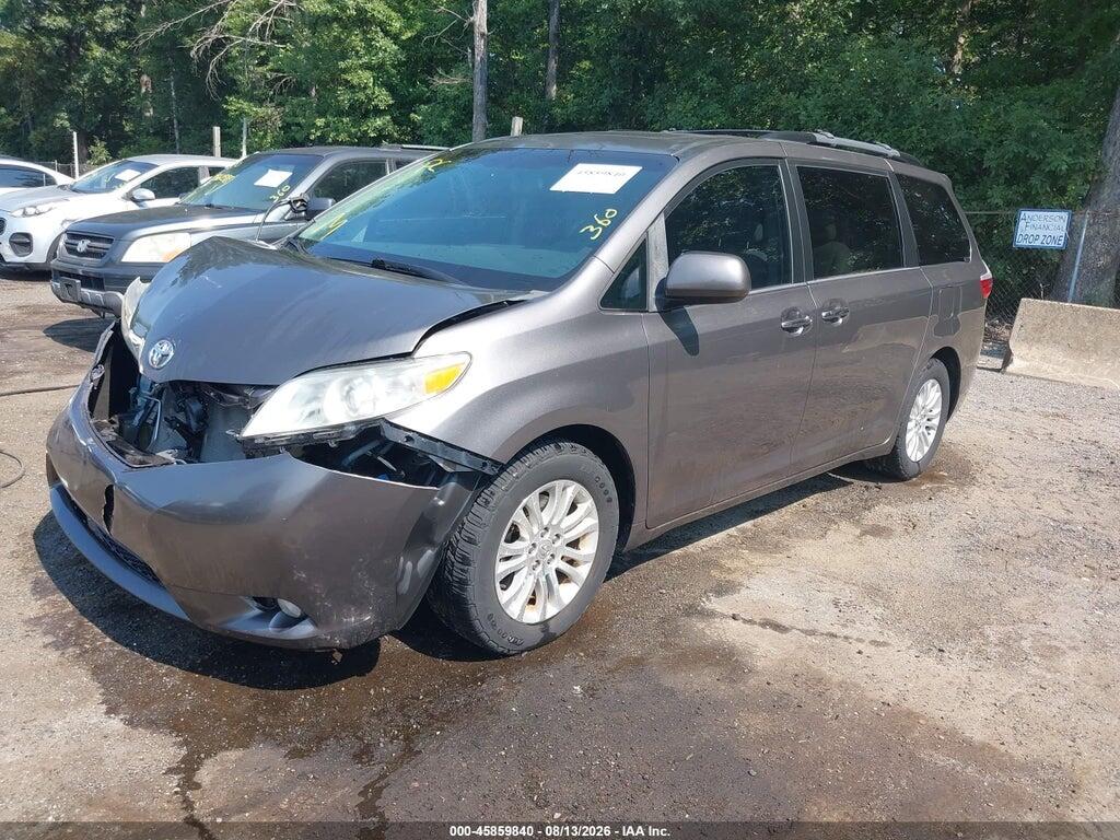 5TDYK3DC8FS540754 2015 TOYOTA SIENNA photo no. 2