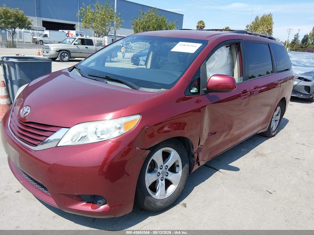5TDKK3DC0FS671702 2015 TOYOTA SIENNA photo no. 2