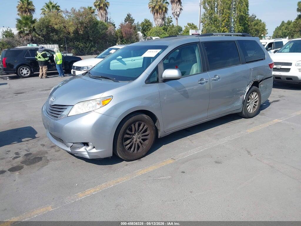 5TDYK3DC9FS653368 2015 TOYOTA SIENNA photo no. 2